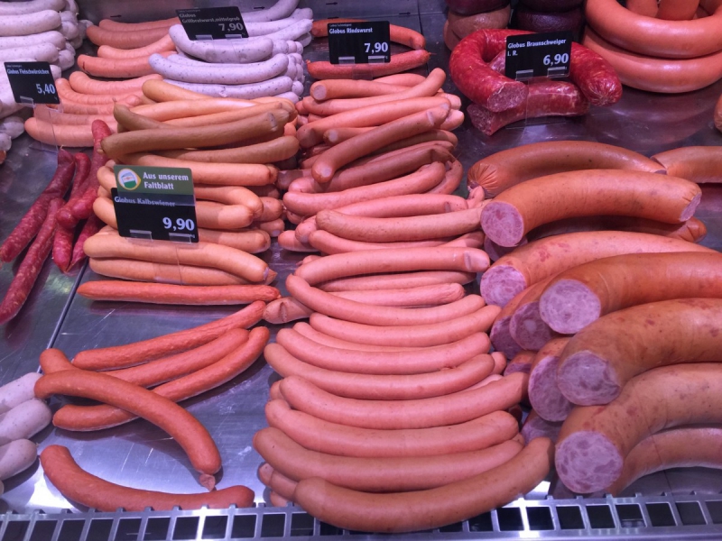 charcuterie-CABRIS-min_sausages_meat_butchery-1069321